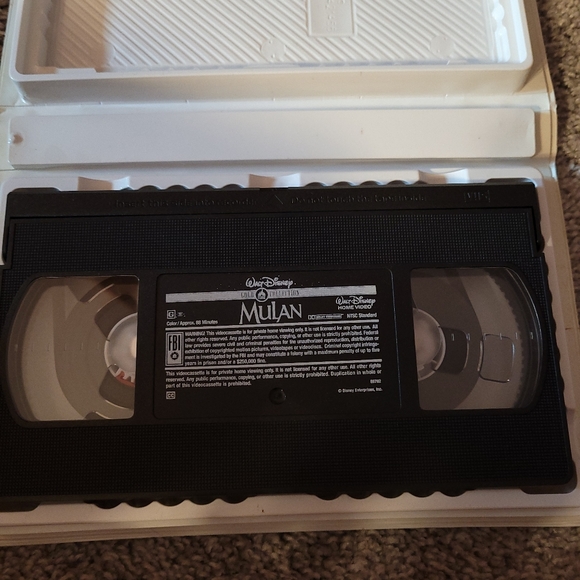 4 Disney VHS Childrens Animated Aristocats Mulan Peter Pan Non Animated 102 Dal - Picture 3 of 6